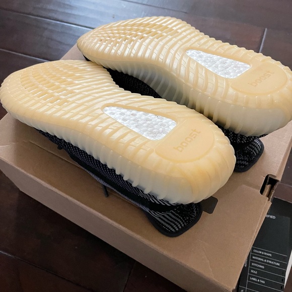 Yeezy Boost size 11 - Picture 7 of 9